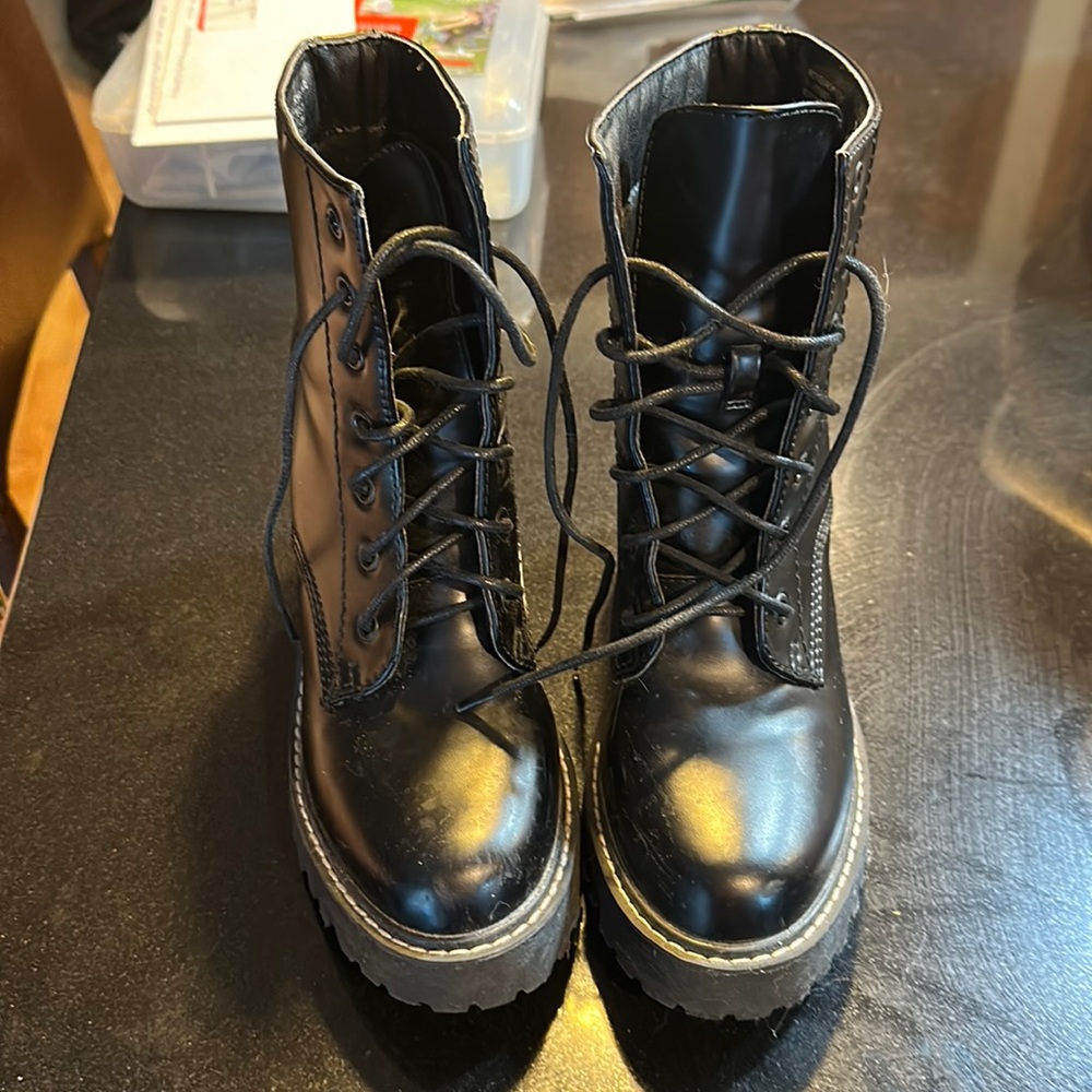 Steve Madden black boots size 9